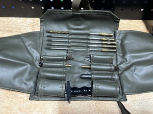 lot 37 image: Gun Cleaning Kit