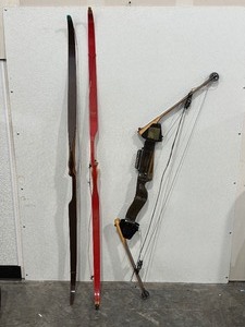 lot 61 image: Vintage Compound Bow and Recurve Bows