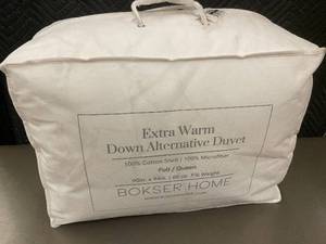 lot 9 image: Bokser Home Extra Warm Down Alternative Duvet FullQueen 90x94in