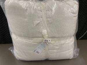 lot 21 image: KingCal King Linen Comforter and Sham Set with Recycled Polyester Fill