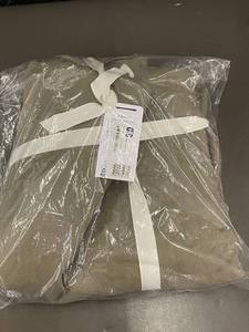 lot 34 image: King Size 100 Percent French Linen Duvet Cover Set