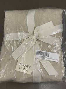 lot 36 image: Bokser Home 100% French Linen Twin Sheet Set in Putty Heather