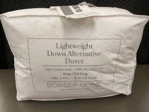 lot 24 image: Bokser Home Lightweight Down Alternative Duvet KingCal King 108x94 in