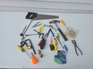 lot 21 image: tool drawer contents