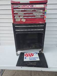 lot 23 image: tool box