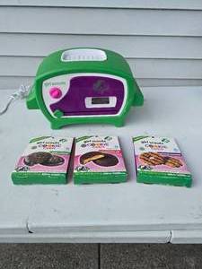 lot 27 image: easy bake oven