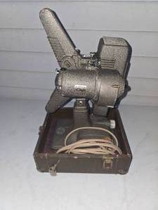 lot 38 image: vintage projector