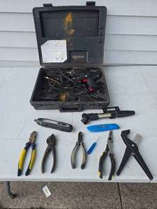lot 50 image: tool drawer contents