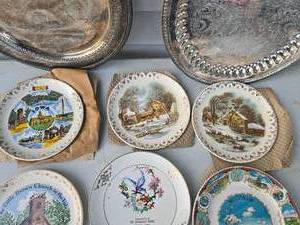 lot 48 image: decrotive plates