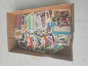 lot 65 image: sports cards
