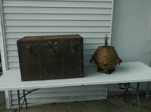 lot 4 image: vintage trunk and lamp