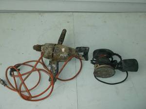 lot 8 image: older drill and sander