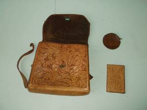 lot 18 image: leather purses
