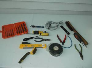 lot 16 image: tool drawer cantents