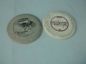 lot 17 image: frisbee golf discs