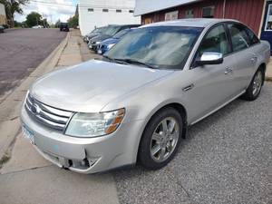 lot 2 image: 2009 Ford Taurus