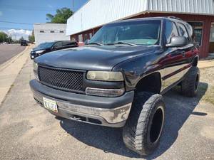 lot 8 image: 2003 Chevrolet Tahoe
