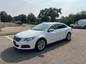 lot 15 image: 2010 Volkswagen CC Sport