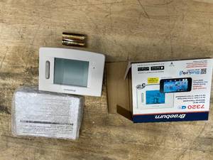 lot 86 image: Braeburn 7320 Universal Smart Wi-Fi Programmable Touchscreen Thermostat