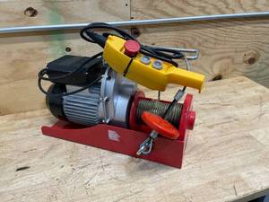lot 95 image: PITTSBURGH 2000 lb. Electric Hoist with Remote Control (082525300)