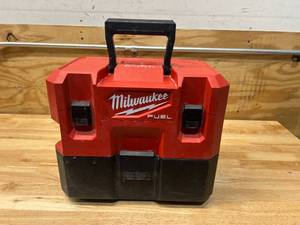 lot 62 image: MILWAUKEE M12 FUEL 12-Volt Lithium-Ion Cordless 1.6 Gal. WetDry Vacuum (tool only)