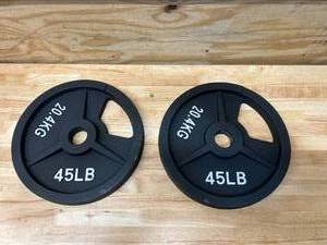 lot 152 image: 45 lb weight plates two pair (4x 45lb)