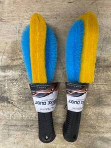 lot 249 image: Lot of 2 - Carrand 92012 AutoSpa Deluxe Grip Tech Wheel and Brake Dust Brush