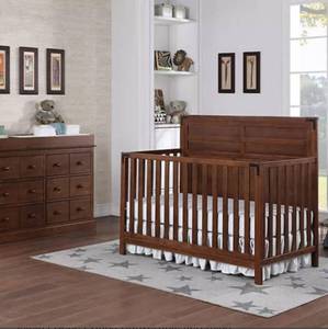 lot 266 image: TI Amo Jeremiah Convertible Crib