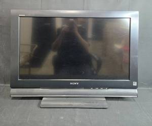 lot 1 image: Sony Bravia 32-Inch LCD TV KDL-32L4000 with Stand and Power Cord
