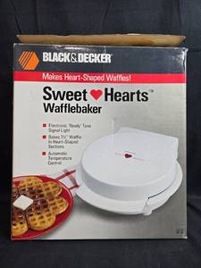 lot 39 image: Black & Decker Sweet Hearts Wafflebaker Model G12 with Manuals