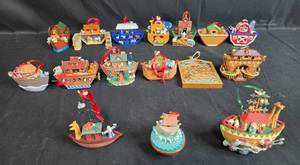lot 174 image: Collection of Noahs Ark Themed Ornaments and Decor