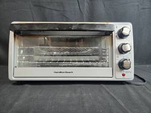 lot 180 image: Hamilton Beach Countertop Toaster Oven Air Fryer with Timer