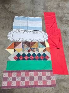 lot 188 image: Collection of Table Runners and Placemats, Mixed Colors and Patterns