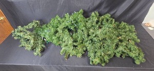 lot 199 image: Garlands and Assorted Light Sets