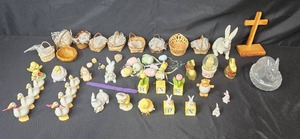 lot 200 image: Easter Decor Collection with Figurines, Mini Baskets, and Ornaments