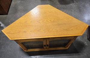 lot 201 image: Riley Holliday Corner Oak TV Stand with Glass Doors 47x26x24 in - left handle is loose