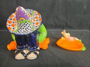 lot 204 image: Ceramic Sleeping Mexican Figurine and Bunny Carrot Dish Set