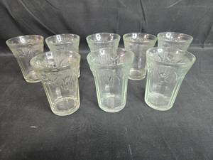 lot 207 image: Set of Vintage Patterned Depression Glass Tumblers - Iris