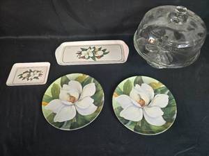 lot 223 image: Glass Cake Stand with Dome and Magnolia Serving Plates Set