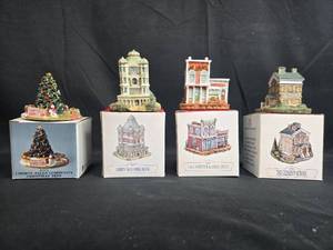 lot 228 image: Liberty Falls Miniature Buildings Collection with Christmas Tree, Set of 4