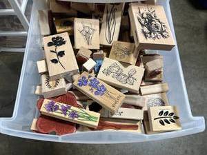 lot 252 image: Large Collection of Assorted Floral and Botanical Wooden Rubber Stamps - drawer not inc