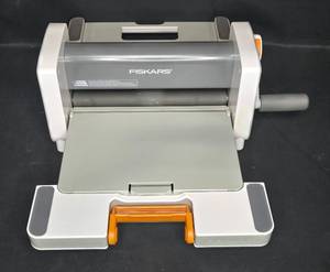 lot 331 image: Fiskars Manual Die Cut Machine