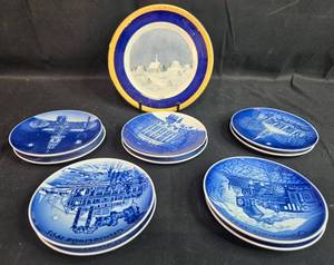 lot 345 image: 1995 Bing & Grondahl Christmas in America Plates and Medtronic Holiday Plate Set
