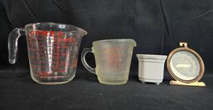 lot 352 image: Kitchenware Lot with Pyrex Measuring Cups, Ceramic Ramekin, and Tylor Oven Thermometer