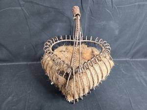 lot 365 image: Heart Shaped Metal Wire Hanging Basket with Liner