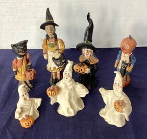 lot 20 image: 7 Piece Group of Halloween Figures