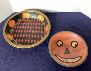lot 35 image: Pair of Painted Halloween Bowls