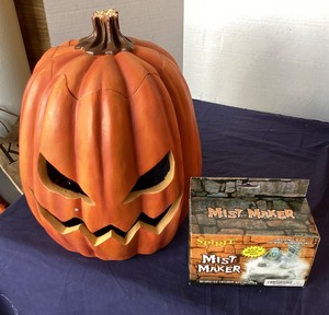 lot 112 image: Jack-o-Lantern Mist Maker