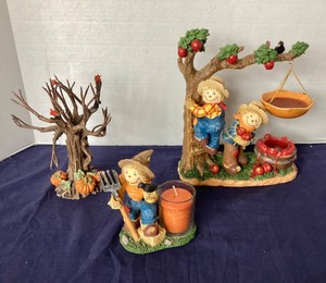 lot 88 image: Mixed Group of Autumn Decor #1