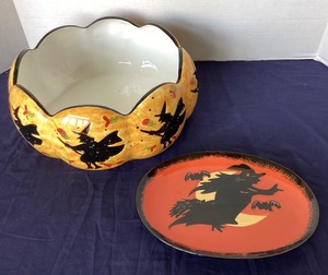 lot 105 image: Pair of Witch Motif Ceramics